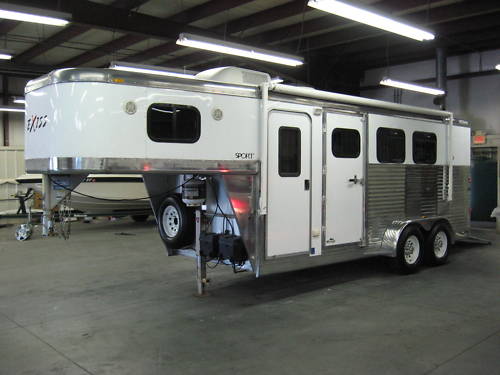 2007 Exiss 3 Horse Trailer DR