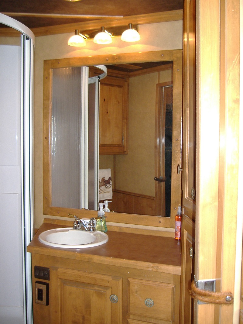 Trailer photograph 10