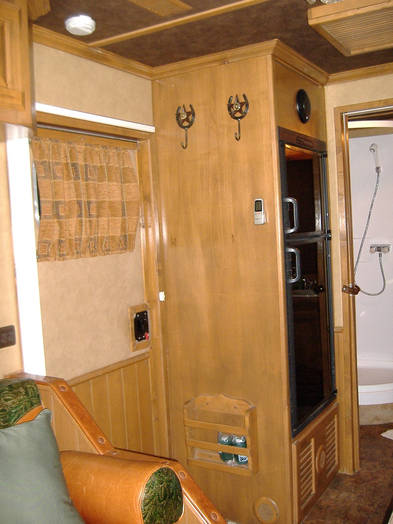 Trailer photograph 11