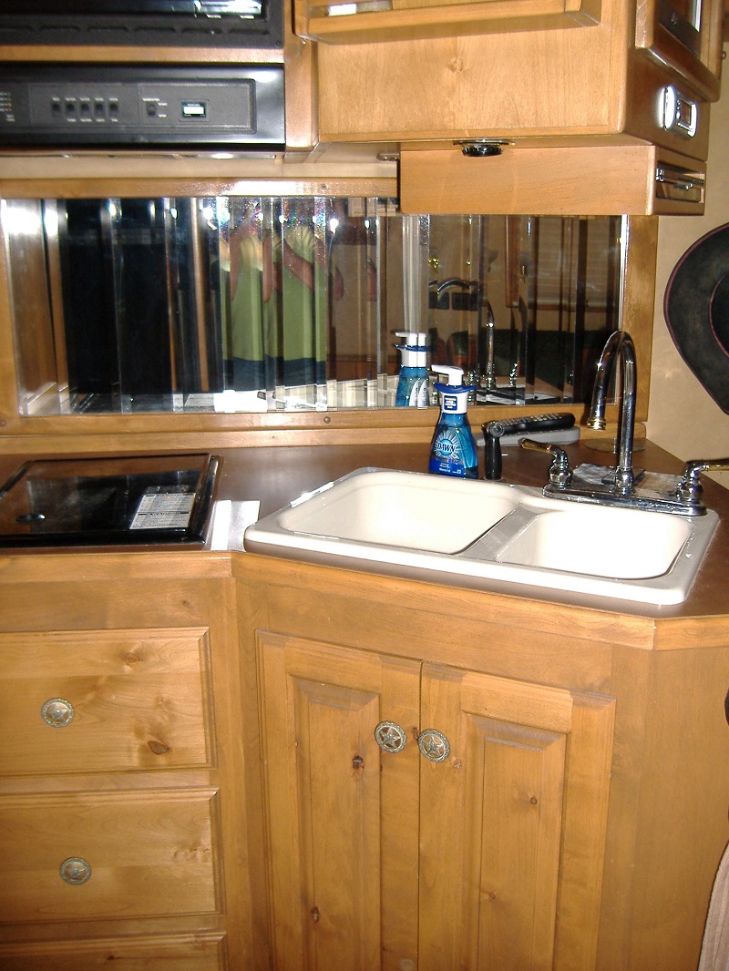 Trailer photograph 12
