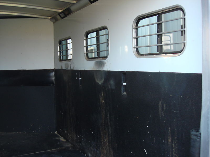 Trailer photograph 11