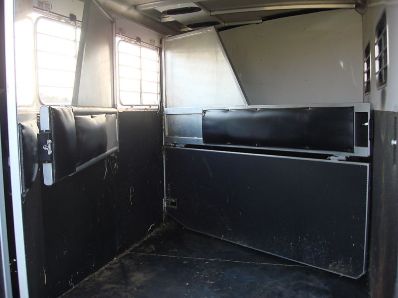 Trailer photograph 13