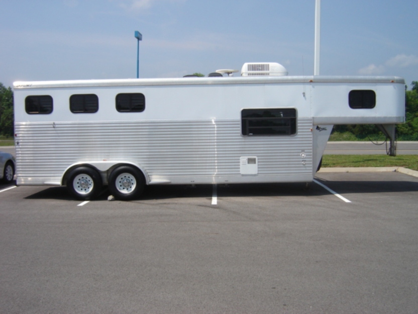 Trailer photograph 2