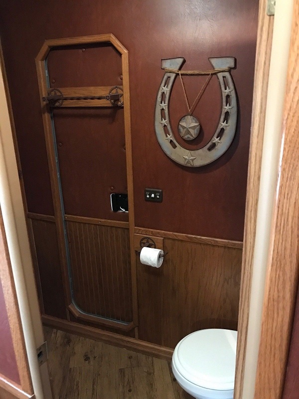 Trailer photograph 12