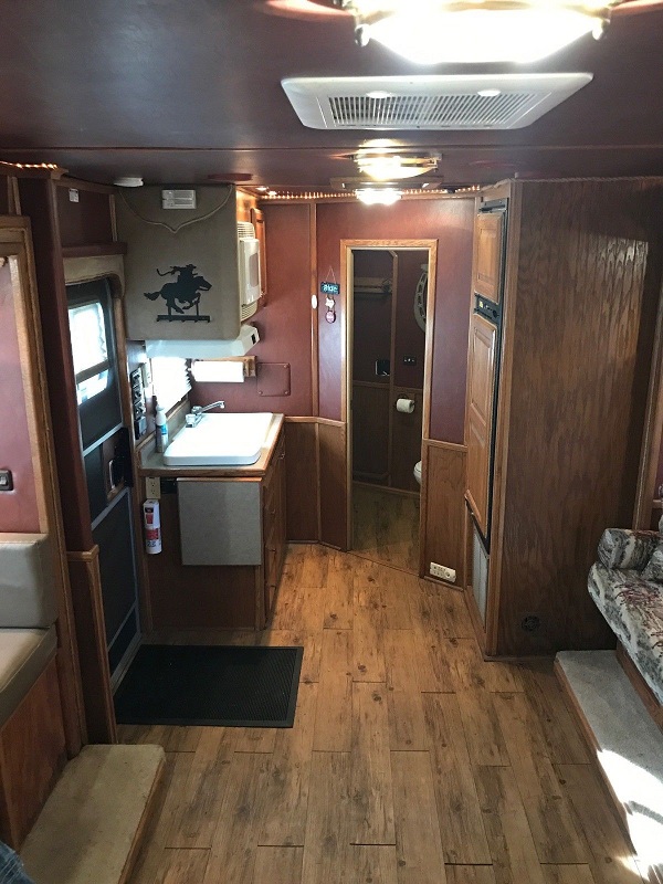 Trailer photograph 16