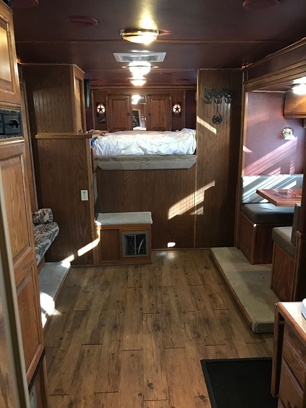 Trailer photograph 17