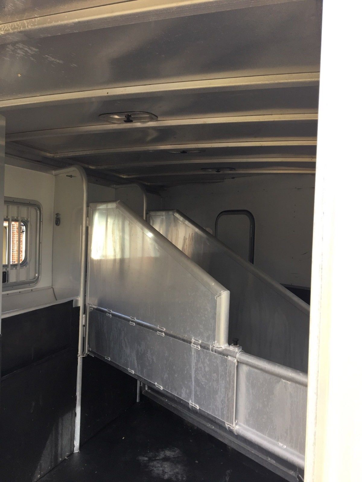 Trailer photograph 8