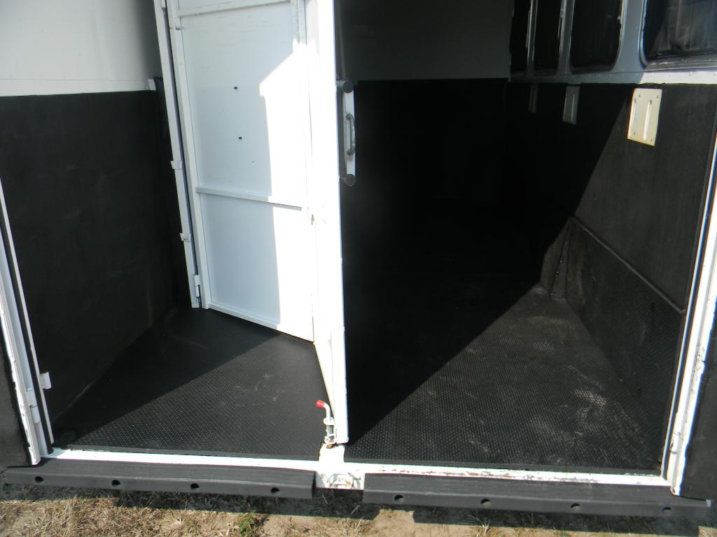 Trailer photograph 44