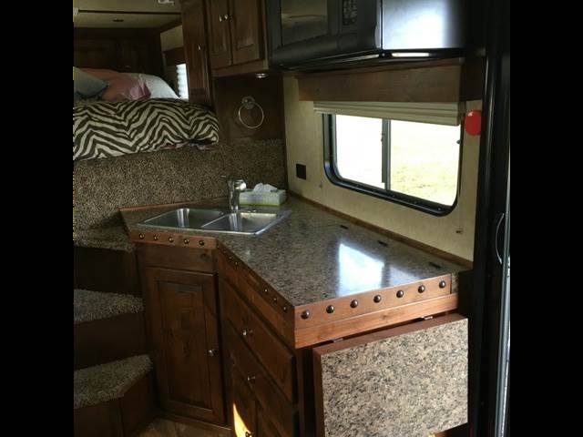 Trailer photograph 14