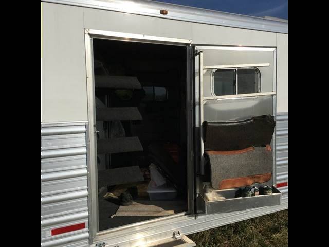 Trailer photograph 19