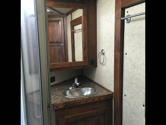 Trailer photograph 21