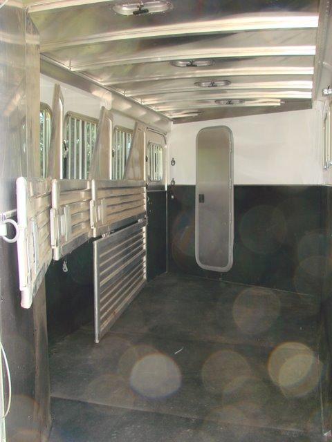 Trailer photograph 10