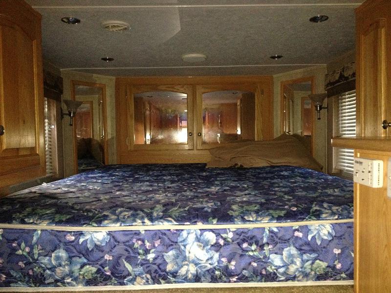 Trailer photograph 12