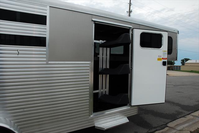 Trailer photograph 5