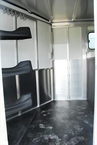Trailer photograph 8