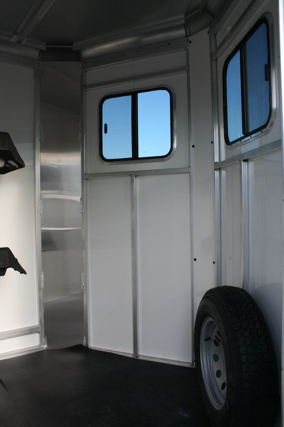 Trailer photograph 12