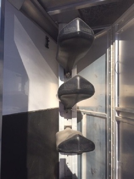 Trailer photograph 21