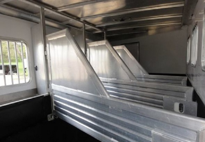 Trailer photograph 25