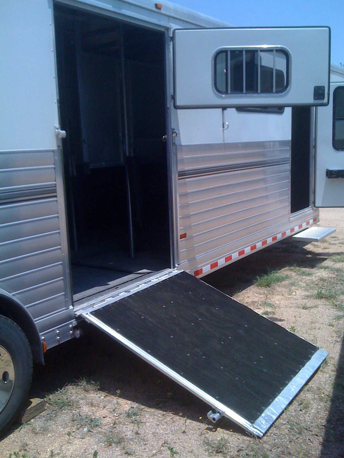 Trailer photograph 12