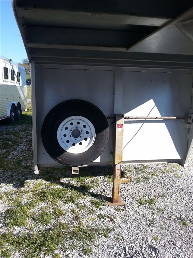 Trailer photograph 2