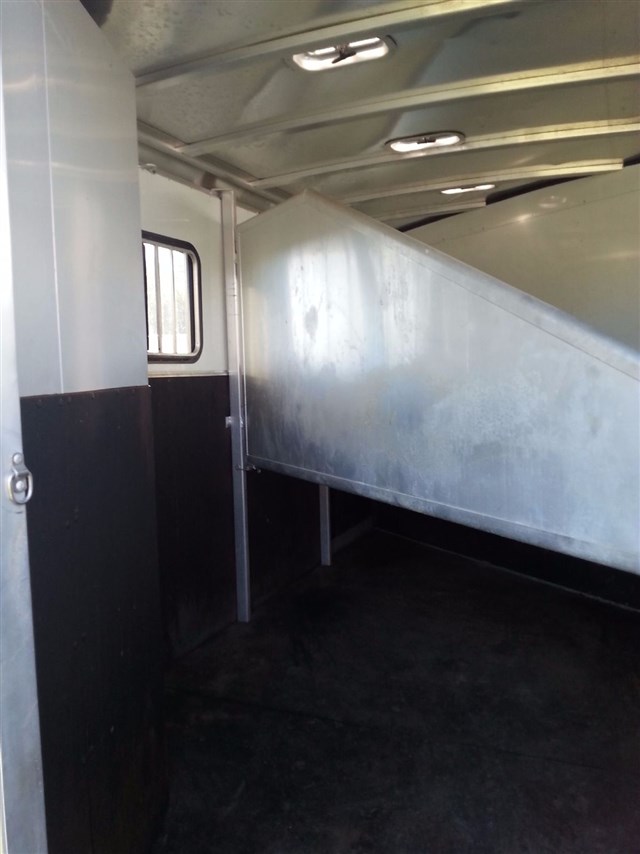 Trailer photograph 9