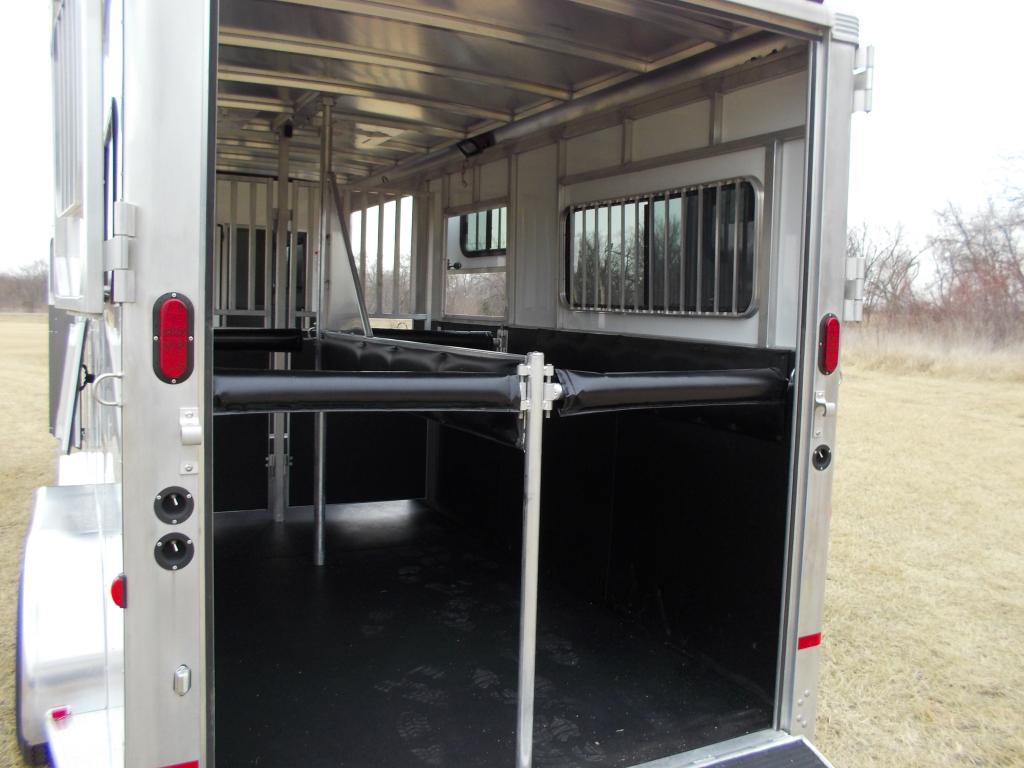 Trailer photograph 27