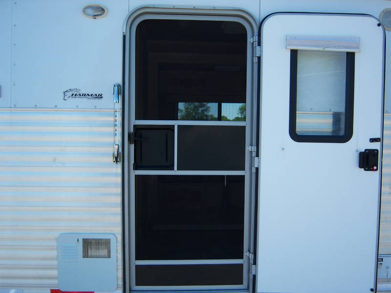 Trailer photograph 19