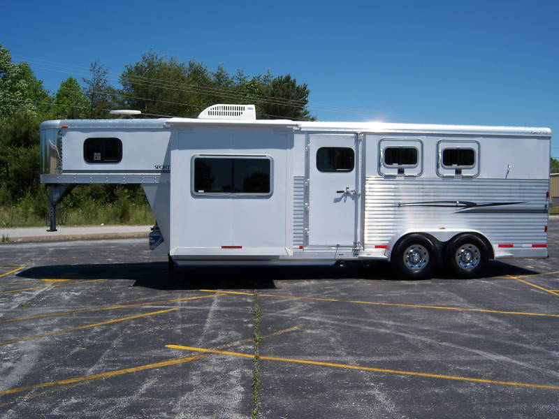 Trailer photograph 2