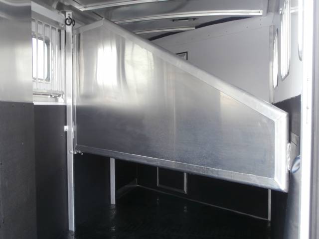 Trailer photograph 9