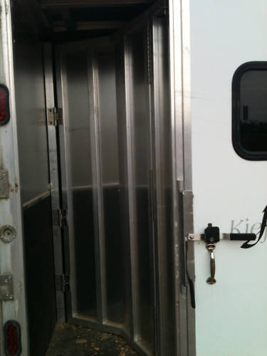Trailer photograph 8