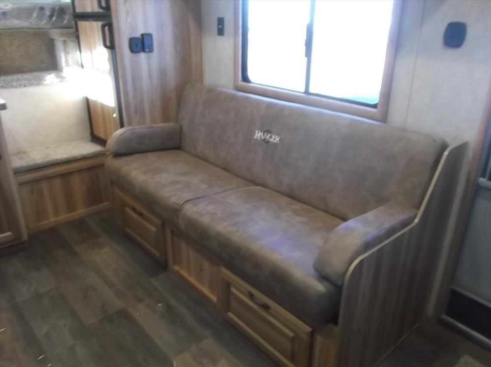 Trailer photograph 17