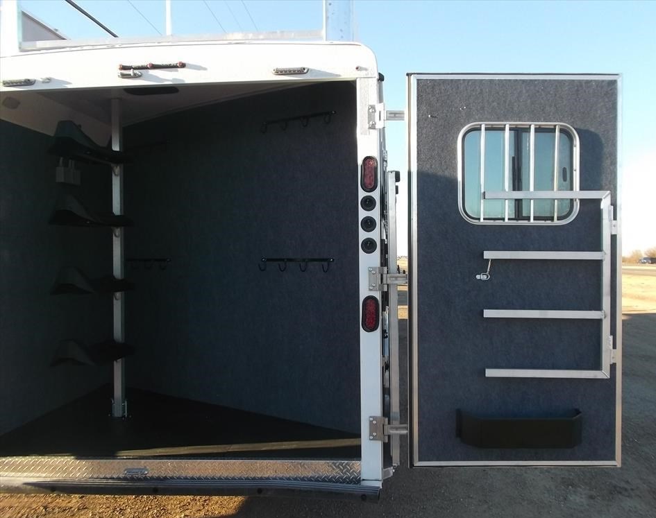 Trailer photograph 9