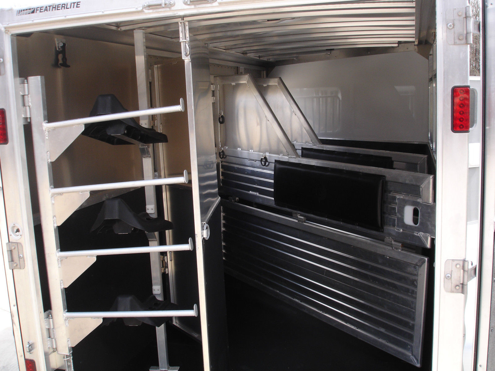 Trailer photograph 8