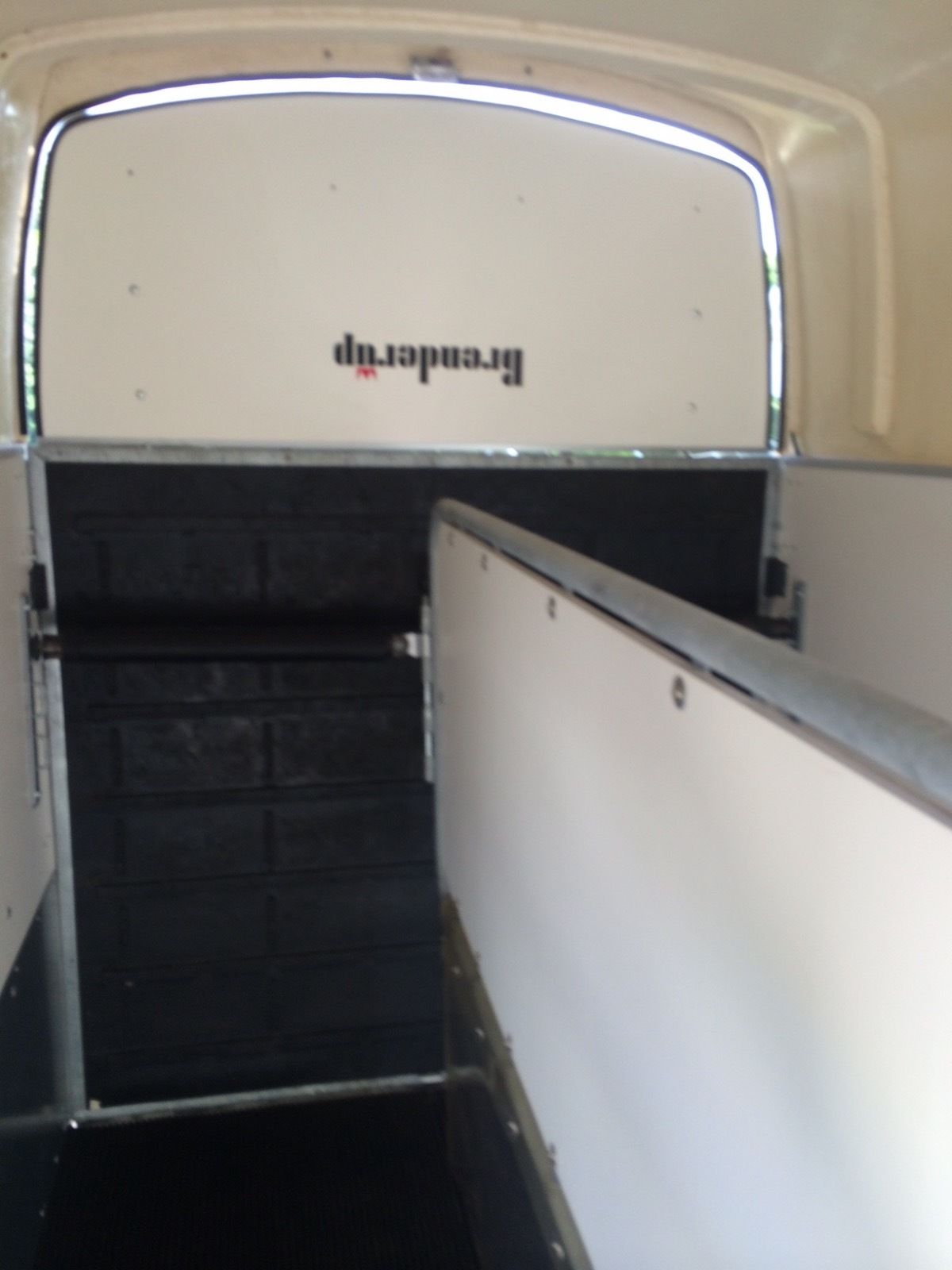 Trailer photograph 5