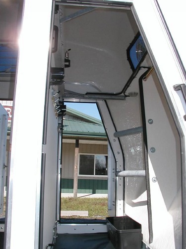 Trailer photograph 9