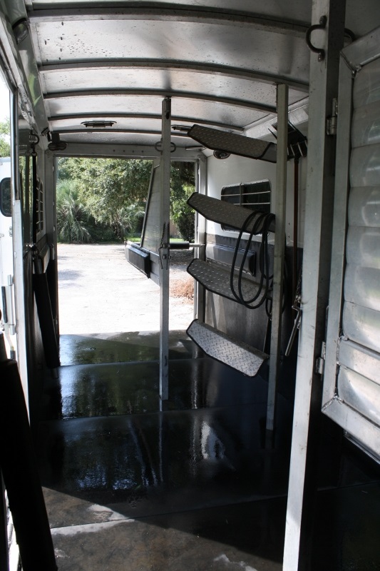 Trailer photograph 7