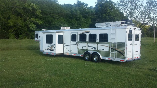 2007 Bison Stratus 4 Horse Trailer