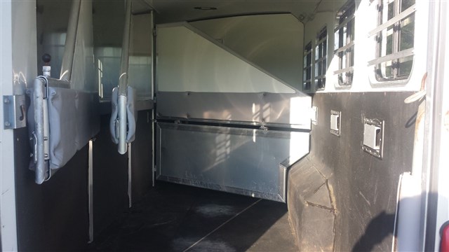 Trailer photograph 10