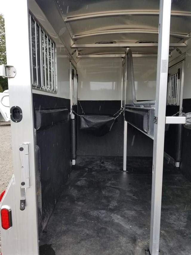 Trailer photograph 16