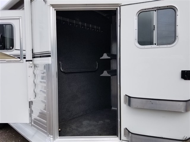 Trailer photograph 9